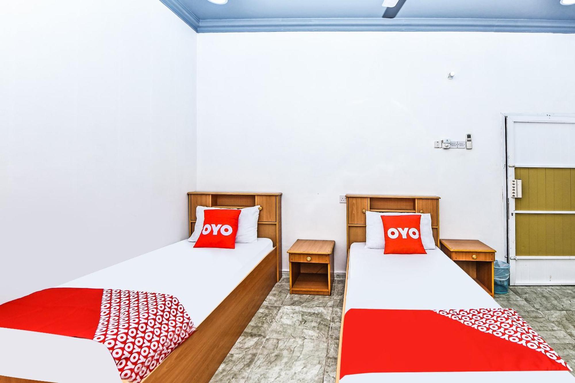 Oyo 138 Gulf Sand Motel Барка Екстериор снимка