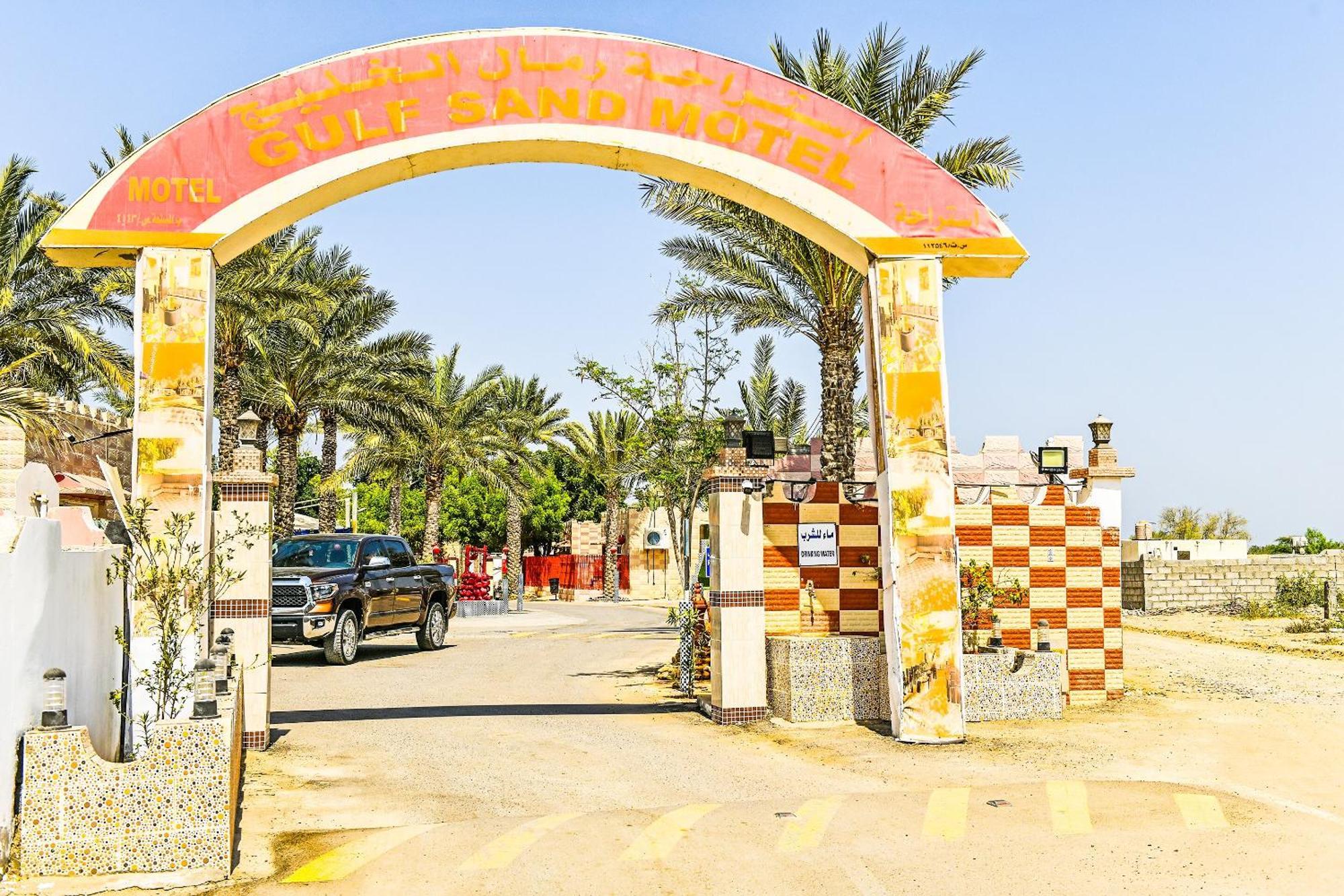 Oyo 138 Gulf Sand Motel Барка Екстериор снимка